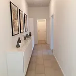 Modern & Homely - Free Parking