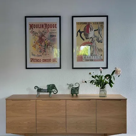Modern & Homely - Free Parking Apartment *