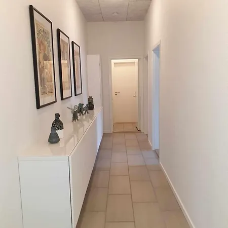 Modern & Homely - Free Parking
