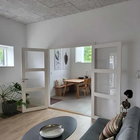 Modern & Homely - Free Parking *