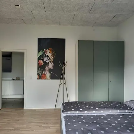 Modern & Homely - Free Parking Apartment *
