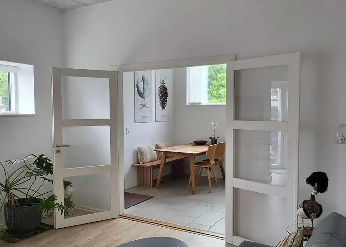 Modern & Homely - Free Parking *